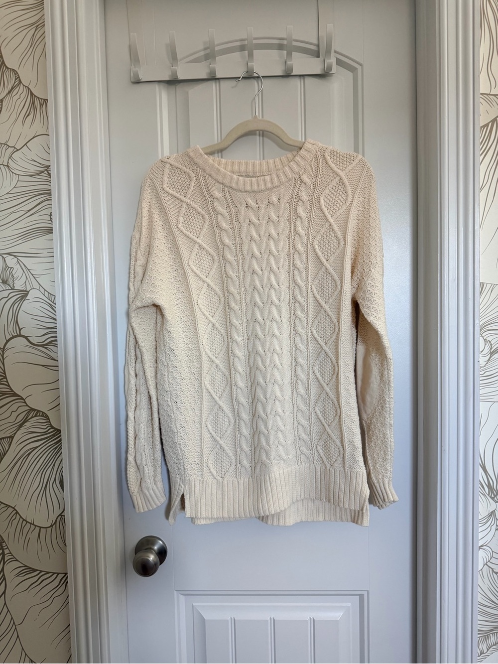 Urban Outfitters Cream Cable Knit Crew Sweater size Small